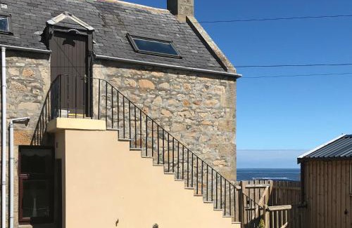 Lossiemouth Apartment | Skerry View - Overlooking the Moray Firth - close to Beaches, Harbour, Shops and Restaurants