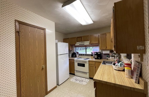 Hidden Valley House | Ski at Hidden Valley or Seven Springs | HUGE Master Suite