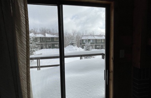 Hidden Valley House | Ski at Hidden Valley or Seven Springs | HUGE Master Suite