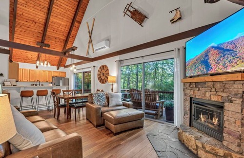 Beech Mountain Ski Chalet | Ski Chalet at Beech Mountain with Hot Tub