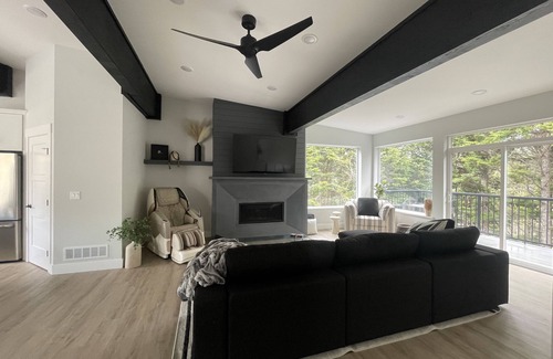 Girdwood House | Ski Condo with Hot Tub & Sauna