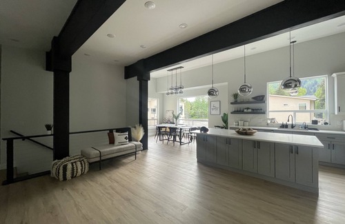 Girdwood House | Ski Condo with Hot Tub & Sauna
