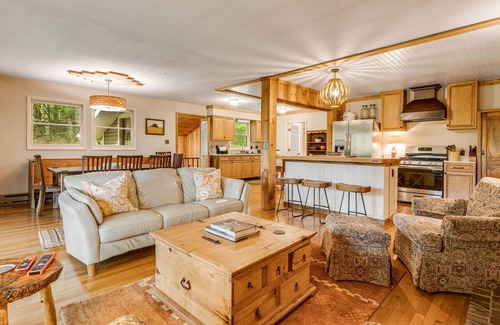 Wolf Laurel House | Ski/Hike/Views/Pool/Basket & Pickleball/Pool Table