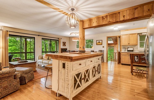 Wolf Laurel House | Ski/Hike/Views/Pool/Basket & Pickleball/Pool Table