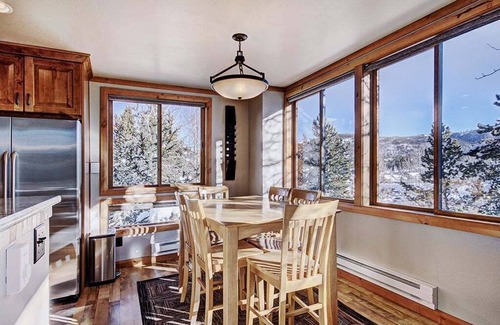 Breckenridge Condo | Ski Hill 27-Walk to Gondola & Main St. - In-Town-Remodeled Condo-On-site Pool/Hot Tub!