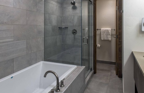 Breckenridge Resort | Ski In/Out! Easy Access-1 Bedroom Breckenridge Master-1.5 Baths-Sleeps 4