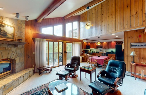 Bromley Mountain Condo | Ski-in/out family home w/shared pool/Ping-pong/balcony/free WiFi/fireplace