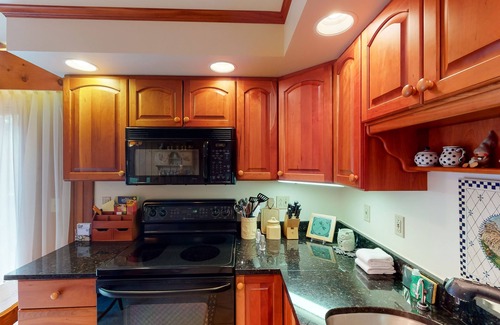 Bromley Mountain Condo | Ski-in/out family home w/shared pool/Ping-pong/balcony/free WiFi/fireplace