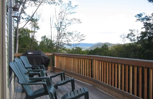 Warren House | Ski In/Out House located on the Out To Lunch Trail