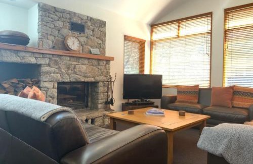 Thredbo Ski Chalet | Ski In Ski Out 17