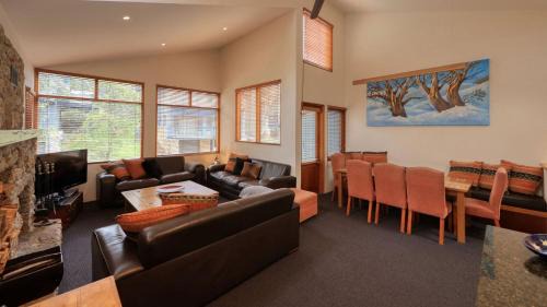 Thredbo Ski Chalet | Ski In Ski Out 17