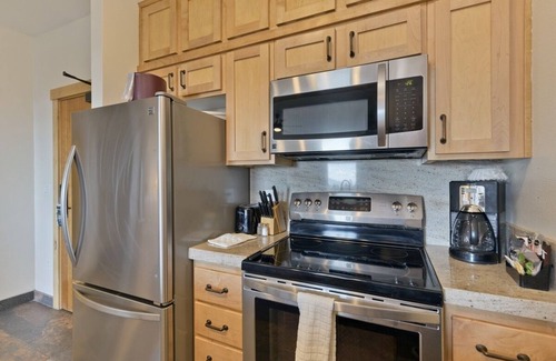 Mammoth Lakes Condo | Ski-in/Ski-out 2Bed 2Bath Sunstone Lodge Condo at Little Eagle Express