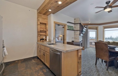 Mammoth Lakes Condo | Ski-in/Ski-out 2Bed 2Bath Sunstone Lodge Condo at Little Eagle Express