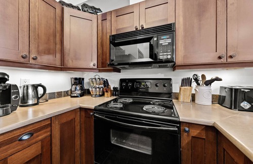 Sun Peaks Condo | Ski In/Ski Out to Private Hot Tub at Stones Throw