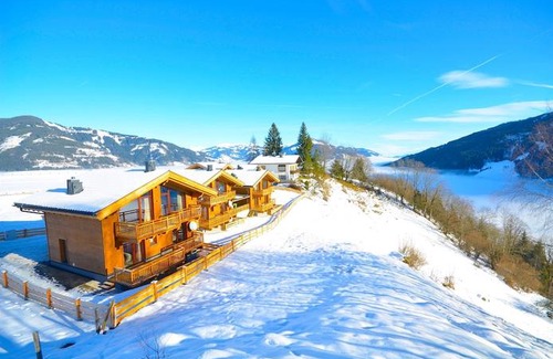 Kaprun Ski Chalet | Ski-in / Ski-out Chalet Maiskogel 'Bergli' by Alpen Apartments