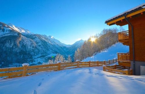 Kaprun Ski Chalet | Ski-in / Ski-out Chalet Maiskogel 'Bergli' by Alpen Apartments