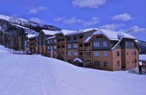 Whitefish Condo | Ski-In/Ski-Out Condo with Valley Views & Hot Tub Access