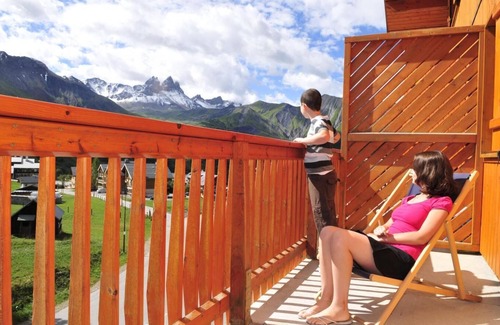 Albiez-le-Vieux Apartment | Ski-in/ski-out & foot of the slopes, parking, tv, ski locker, 35-40m², Albiez Montrond