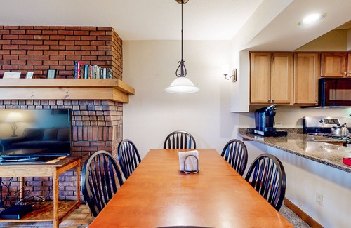 Central Vermont- Killington Condo | Ski-In/ski-out Killington Resort condo with tennis, pool & hot tub