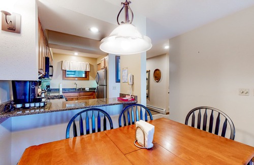 Central Vermont- Killington Condo | Ski-In/ski-out Killington Resort condo with tennis, pool & hot tub
