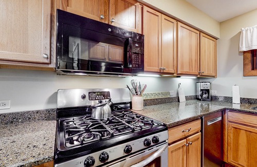 Central Vermont- Killington Condo | Ski-In/ski-out Killington Resort condo with tennis, pool & hot tub