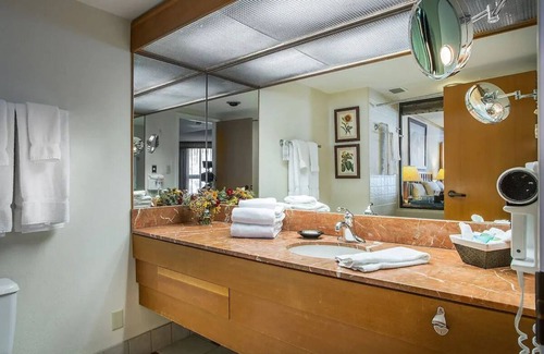 Salt Lake Mountain Resorts Resort | Ski-In/Ski-Out Luxury 2 Bedroom Cliff Club Suite with private balcony hot tub