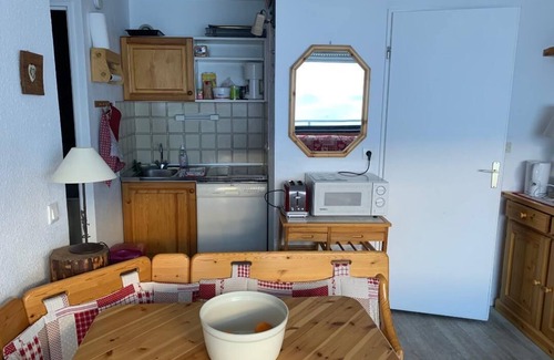 Les Menuires Apartment | Ski in ski out studio Les 3 vallées 650km of pistes