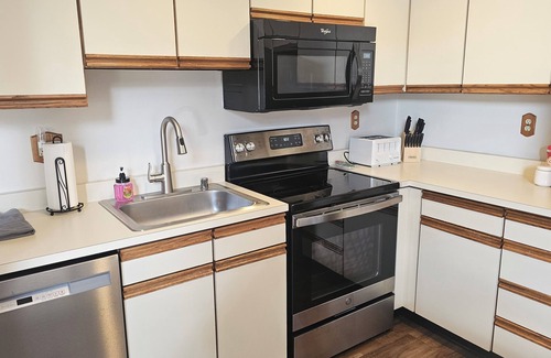 Champion Condo | SKI IN - SKI OUT@ SEVEN SPRINGS FRESH TRACKS! AUTUMN FEST GETAWAY! TOP MOUNTAIN