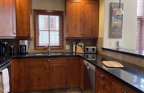 Sun Peaks House | Ski-In Ski-Out Sun Peaks Woodhaven Townhome