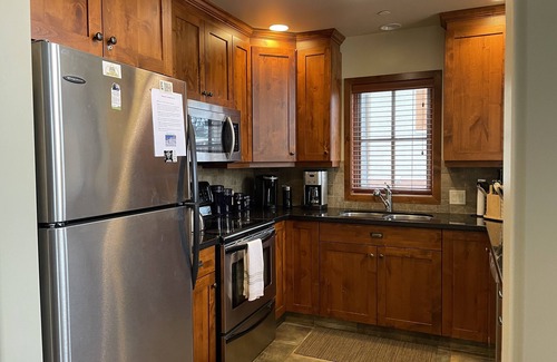 Sun Peaks House | Ski-In Ski-Out Sun Peaks Woodhaven Townhome
