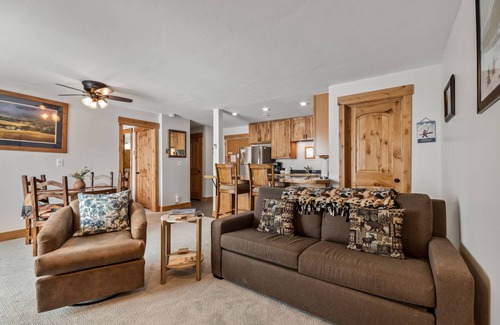 Steamboat Springs Condo | Ski-In/Ski-Out 1-Bedroom Condo w/Balcony and Fireplace!