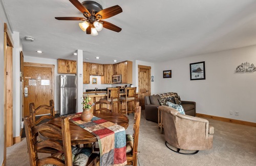 Steamboat Springs Condo | Ski-In/Ski-Out 1-Bedroom Condo w/Balcony and Fireplace!