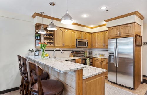 Downtown Park City Condo | SKI N SKI OUT. 5 Min Walk to Historic Main St. Ski, Hike, Bike, out the door.