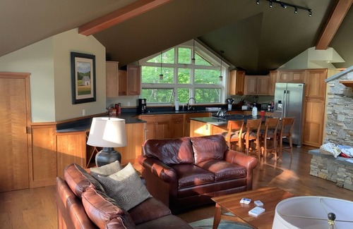 Central Vermont- Killington House | Ski-on Ski-off located on Bear Mountain @Killington