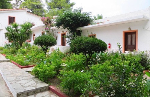 Troulos House | Skiathos Troulos Studios 500 Metres From the Beach Surrounded by Pine Trees
