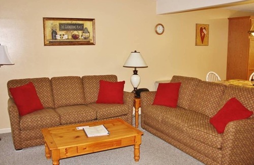 North Conway Resort | Skier's dream price drop 1 mile to Cranmore. Heated pool/Jacuzzi minutes away