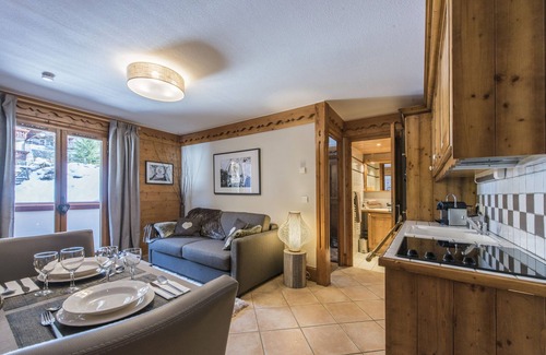 Meribel Centre Apartment | SKIS ON FOOT WITH POOL - CHARMING APARTMENT - 4 people