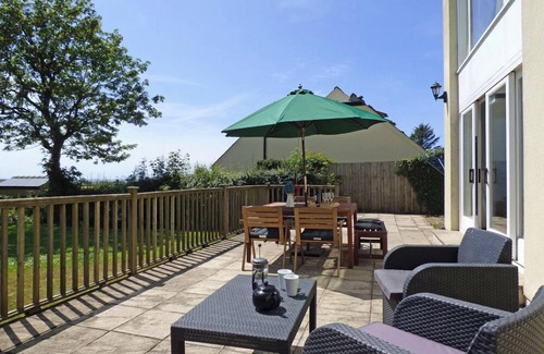 Haverfordwest House | Skomer View, Holiday Home Roch, Nr Newgale, Sleeps 10, 4 bedrooms, bathrooms
