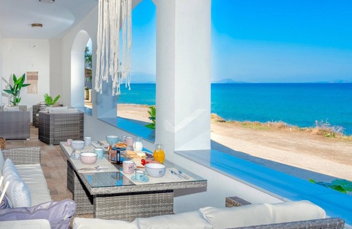 Skaleta Villa | Sky Beachfront Villa with private pool