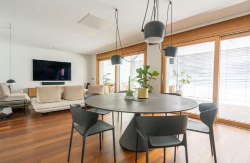 Bahar ic-Caghaq Ski Chalet | Sky Mirror