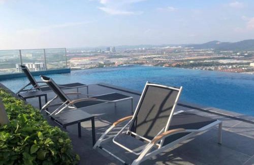 Shah Alam Apartment | Sky pool 4 star hotel grade stay in i-City