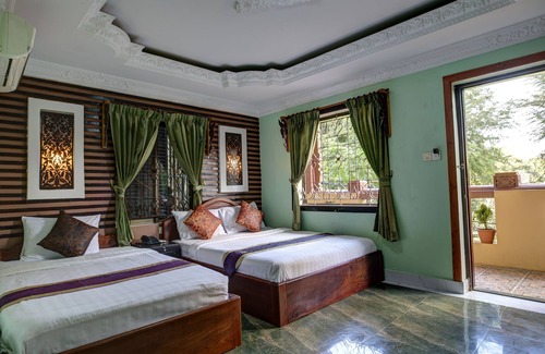 Daun Penh House | SKY Residence - 50m to Museum and Riverside
