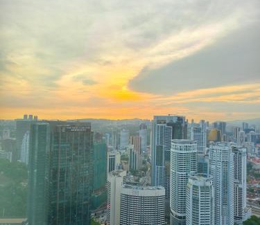 Kuala Lumpur City Centre Apartment | Sky suites KLCC by Kuala Lumpur Family Room Stay