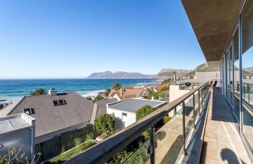 St. James House | Skye Home - Views!