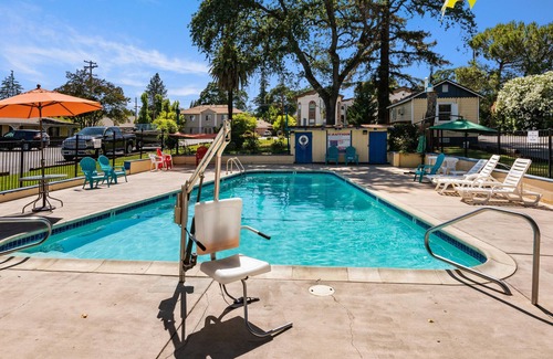 Lakeport Hotel | Skylark Shores Resort