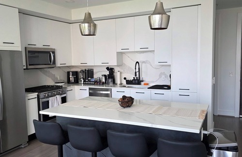 Central Business District Apartment | Skyline Bliss - Luxury Stay by Toyota Center