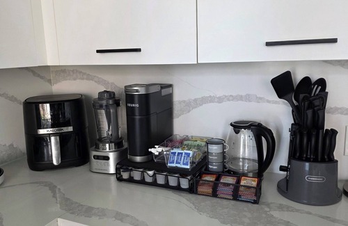 Central Business District Apartment | Skyline Bliss - Luxury Stay by Toyota Center