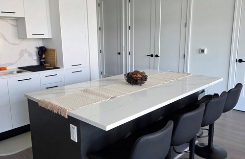 Central Business District Apartment | Skyline Bliss - Luxury Stay by Toyota Center