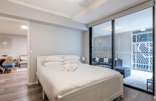 Brisbane Central Business District Apartment | Skyline Escape - Heart of City with Resort Amenities