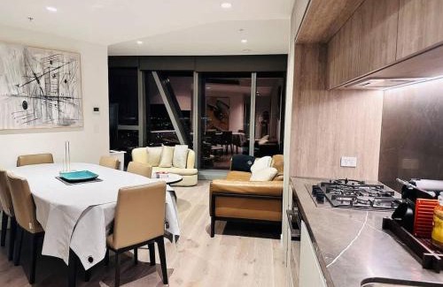 Melbourne Central Business District Apartment | Skyline Executive 2BR Suite Level 66 Corporate-Ready Next to Ritz